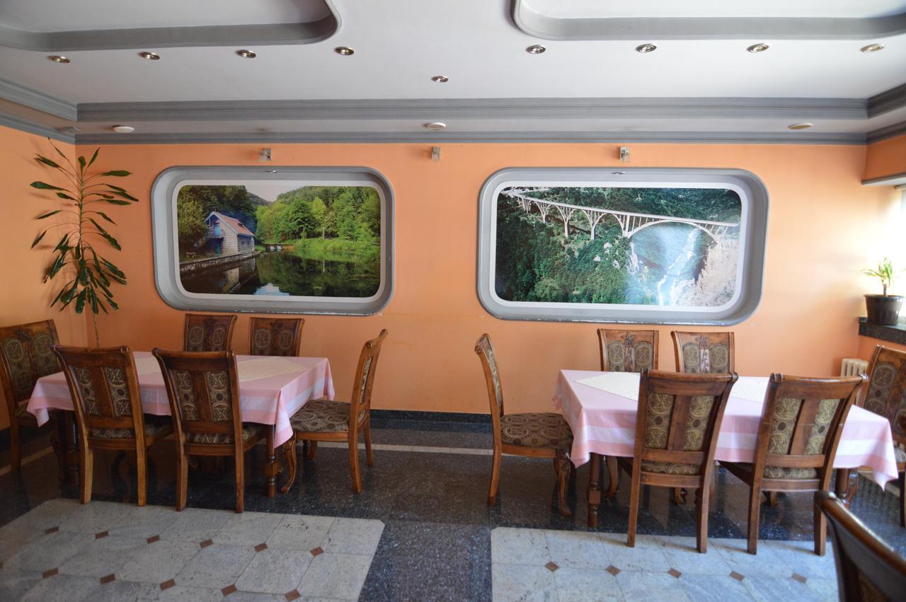 Hotel 24 Jul Pljevlja Ngoại thất bức ảnh